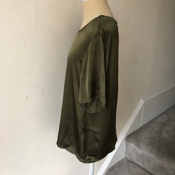 Lilla P Green Sateen Back Zip Short Sleeve Crew Neck Tee Shirt Blouse Size S - Picture 3 of 8